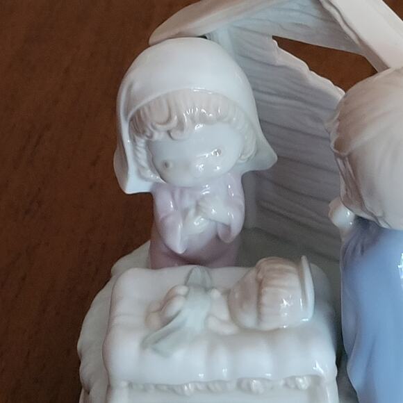 Vintage Roman Rotating Music Box Figurine Christmas Nativity Made in Japan - Picture 6 of 12